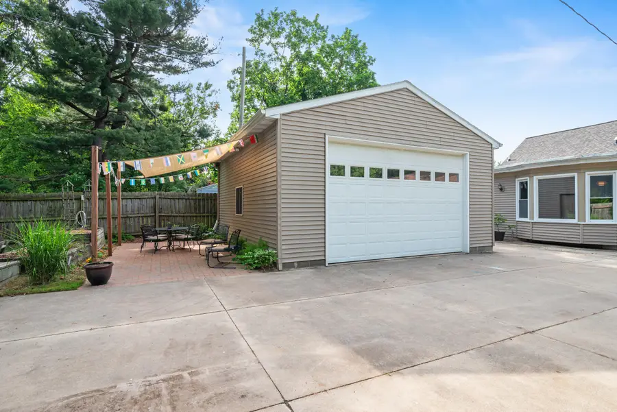 2053 Seventh Street Nw, Grand Rapids, MI 49504 - #2
