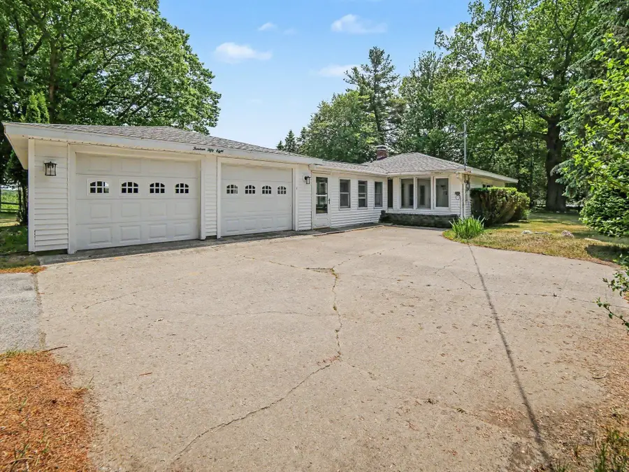 1358 N Lakeshore Drive, Ludington, MI 49431 - #3