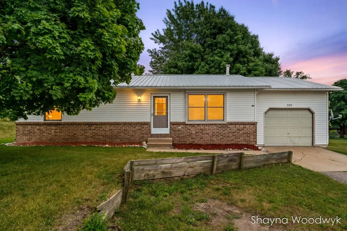925 N Wilson Street, Hastings, MI 49058 - #1