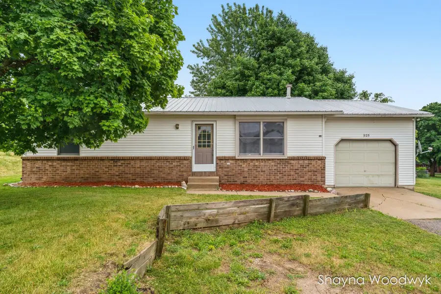 925 N Wilson Street, Hastings, MI 49058 - #2