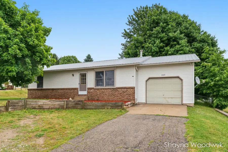 925 N Wilson Street, Hastings, MI 49058 - #3