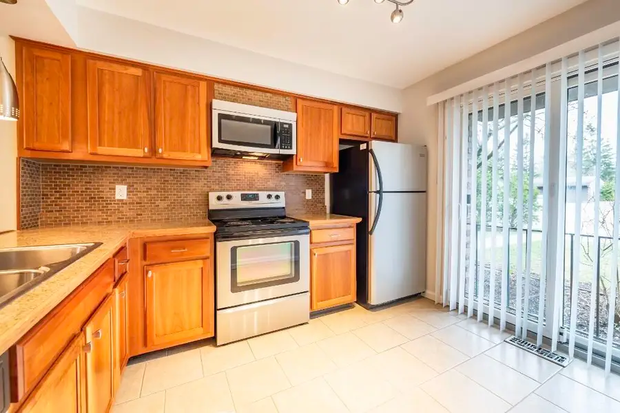 672 Greenhills Drive, Ann Arbor, MI 48105 - #2
