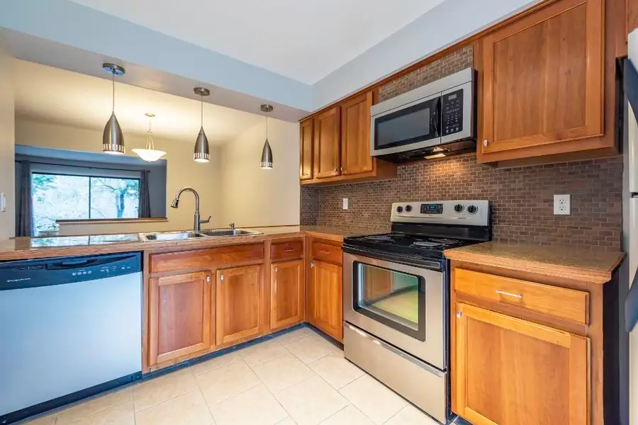 672 Greenhills Drive, Ann Arbor, MI 48105 - #3