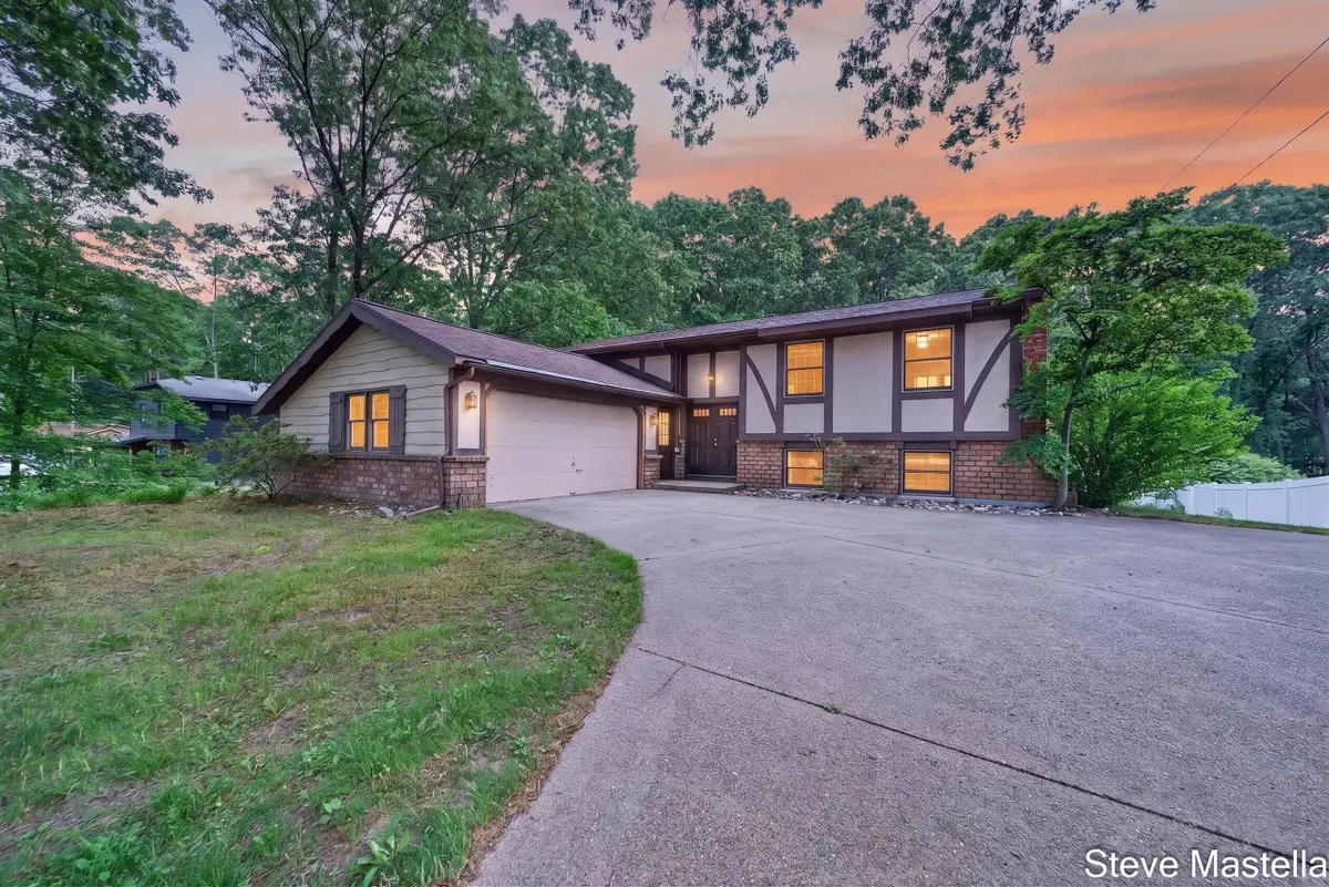 18746 N Fruitport Road, Spring Lake, MI 49456 - #1