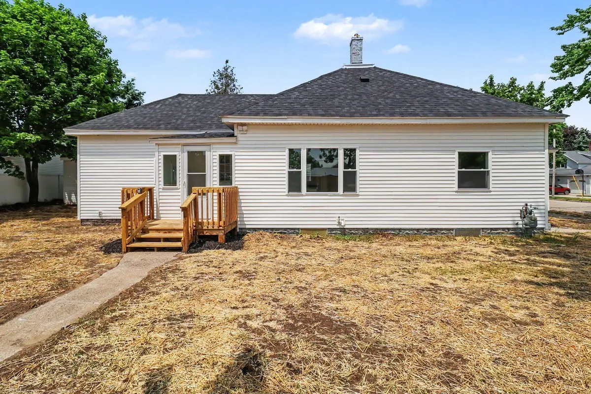 311 N Lavinia Street, Ludington, MI 49431 - #1