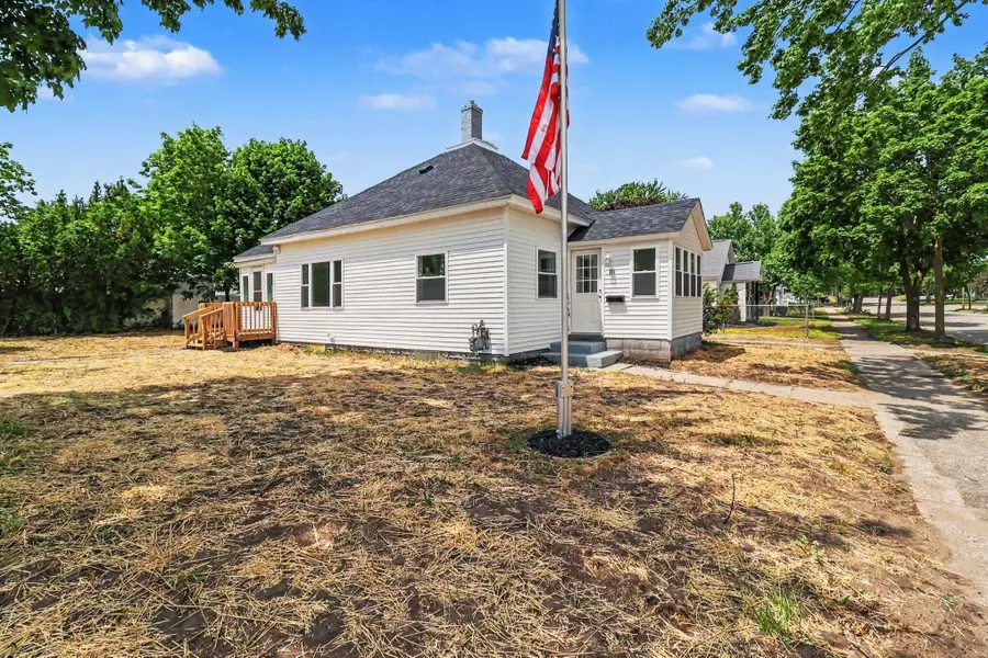 311 N Lavinia Street, Ludington, MI 49431 - #3