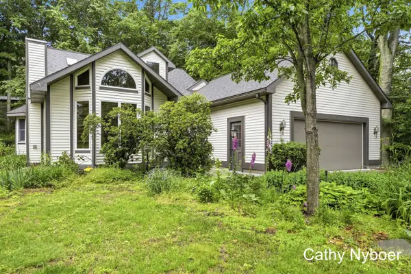 13462 Lakeshore Avenue, Grand Haven, MI 49417