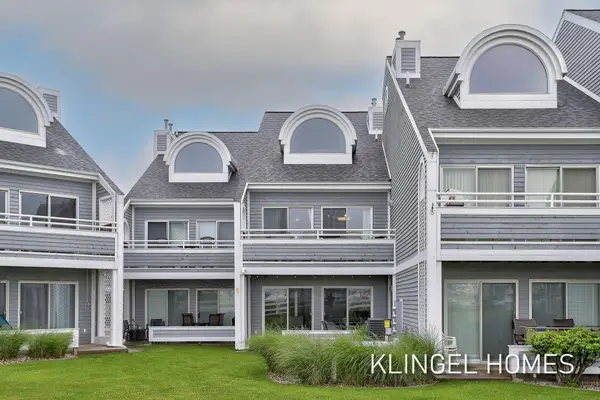 110 Millpoint Drive #10, Spring Lake, MI 49456