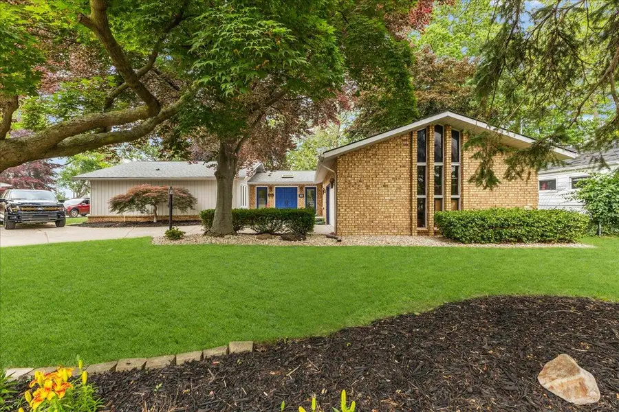 303 E Huron River Drive, Belleville, MI 48111 - #2