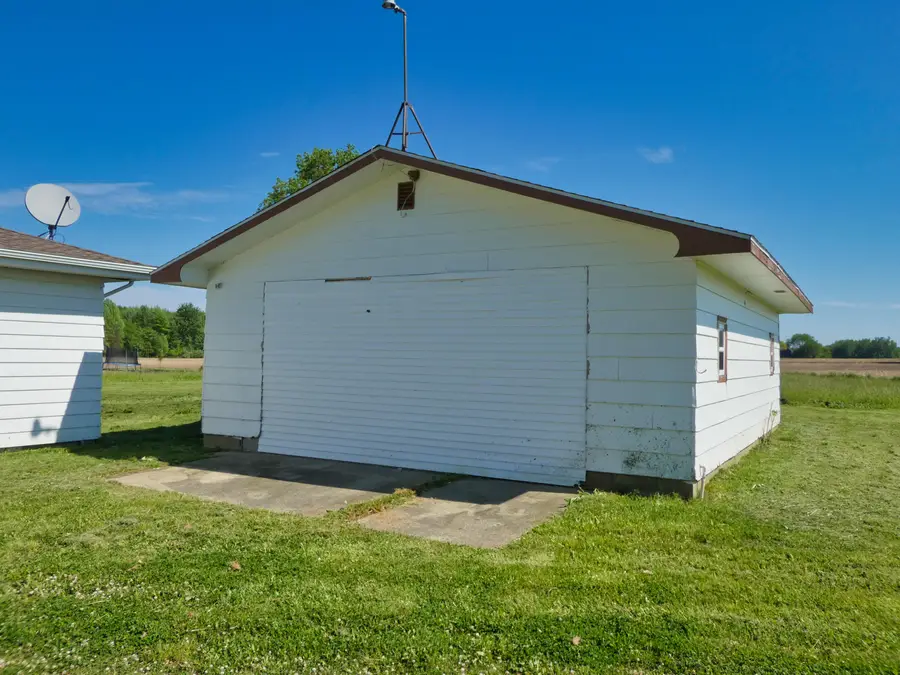 4534 E Britain Avenue, Benton Harbor, MI 49022 - #3