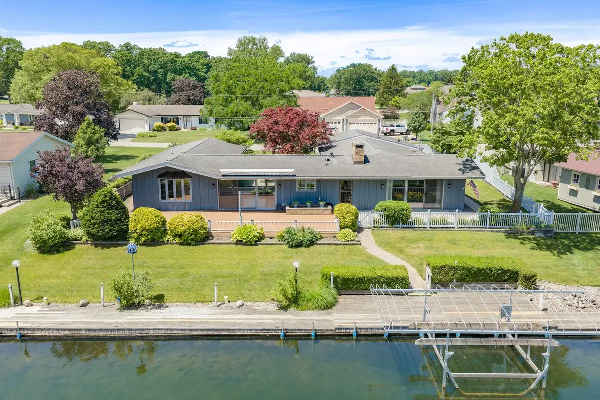 68911 Island Drive, Edwardsburg, MI 49112 - #1