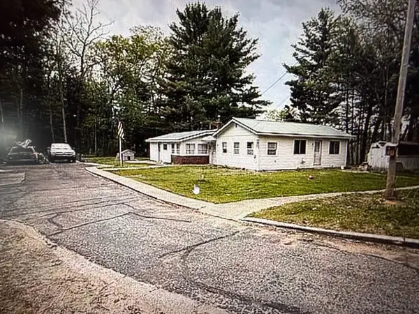 3105 N Evergreen Drive, White Cloud, MI 49349