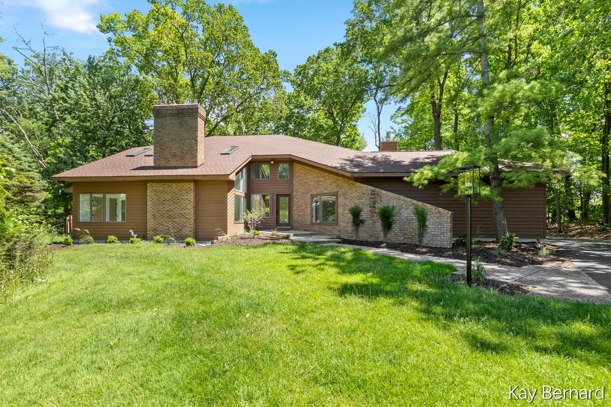 1860 Beard Drive Se, Grand Rapids, MI 49546 - #1