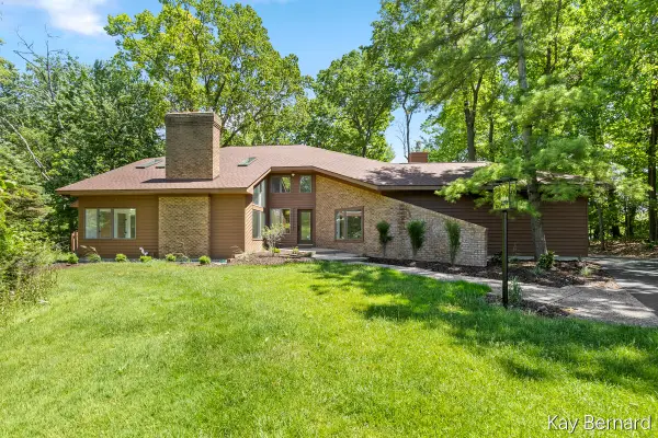 1860 Beard Drive Se, Grand Rapids, MI 49546