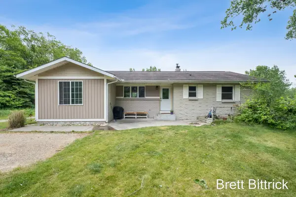 2810 20 Mile Road Nw, Kent City, MI 49330