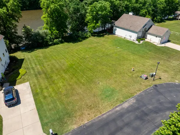 578 Swan River Drive, Benton Harbor, MI 49022