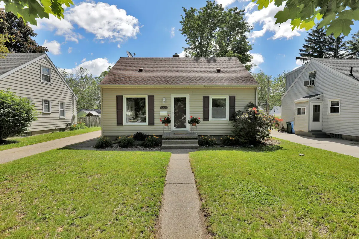 3201 Sablain Parkway Drive, Lansing, MI 48910 - #1