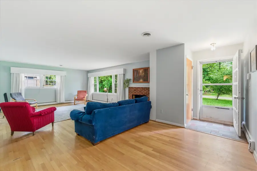 2687 Apple Way, Ann Arbor, MI 48104 - #2