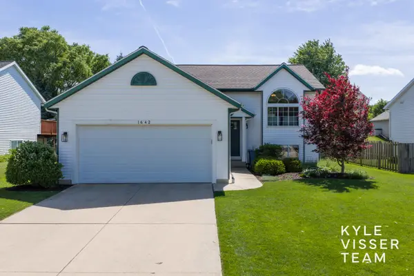 1642 Simmons Avenue Ne, Grand Rapids, MI 49505