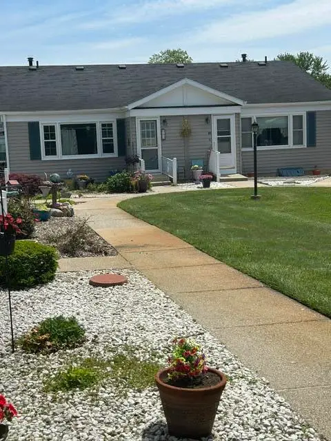 905 Village Lane, Jenison, MI 49428