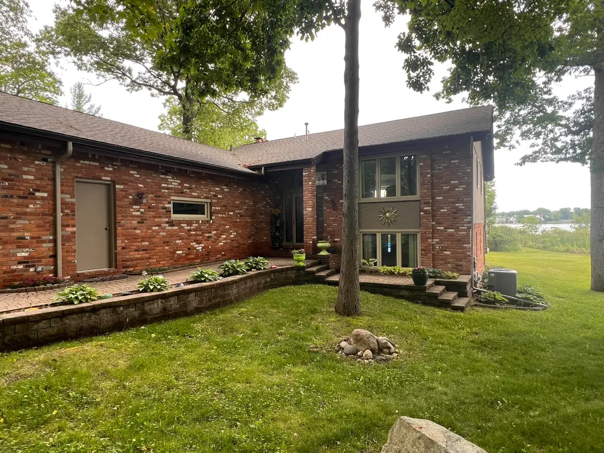 3010 Loon Lake Shores Road, Waterford, MI 48329 - #1