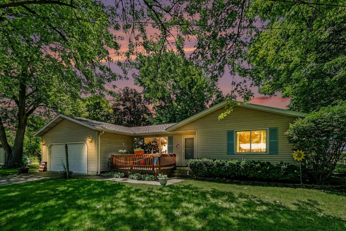 202 E Vermont Avenue, White Pigeon, MI 49099 - #1