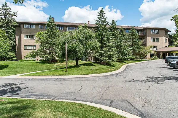 4040 Greenleaf Circle #408, Kalamazoo, MI 49008
