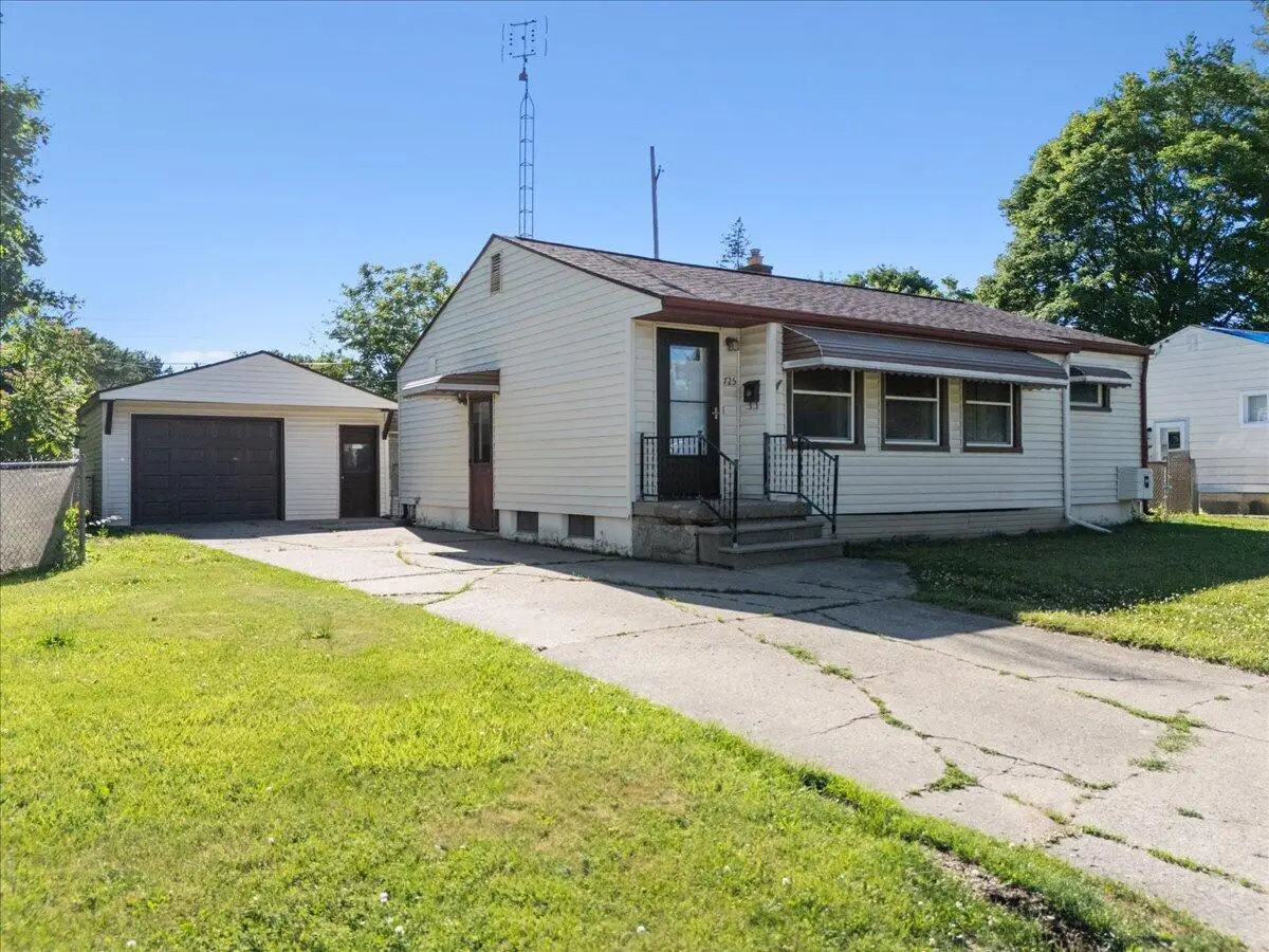 725 Woodbine Drive, Fenton, MI 48430 - #1