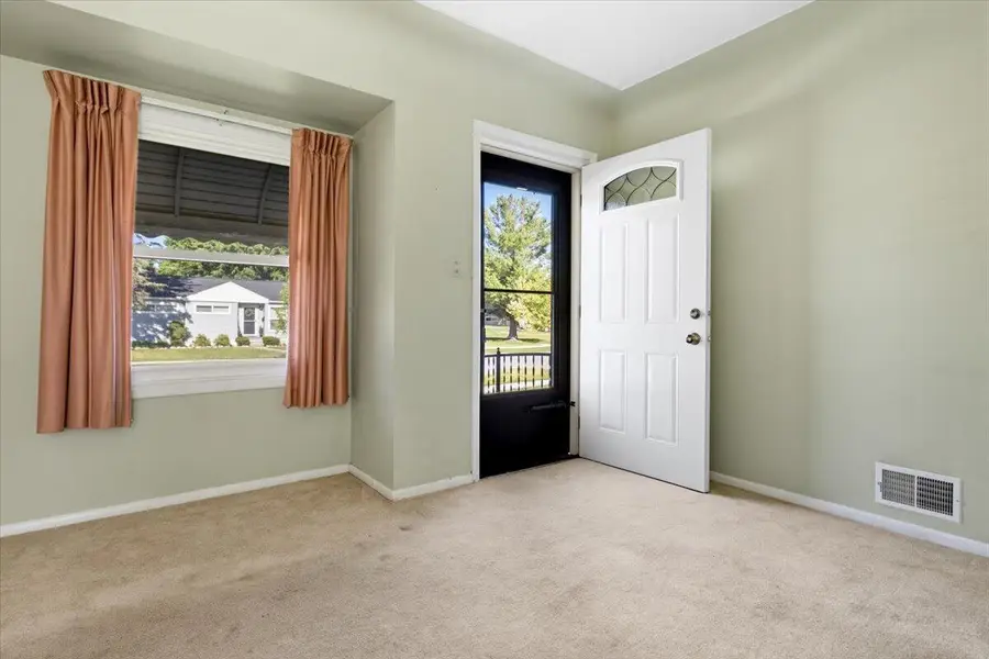 725 Woodbine Drive, Fenton, MI 48430 - #2