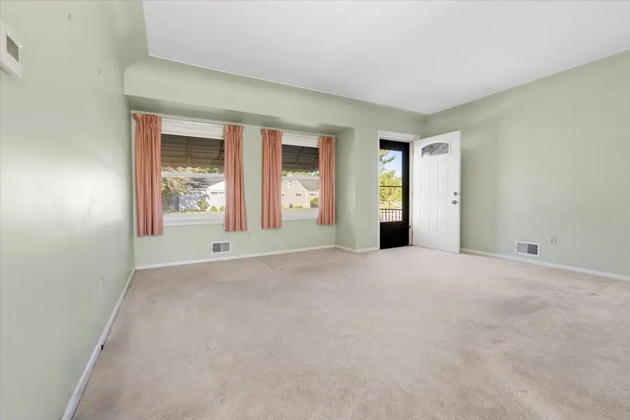 725 Woodbine Drive, Fenton, MI 48430 - #3