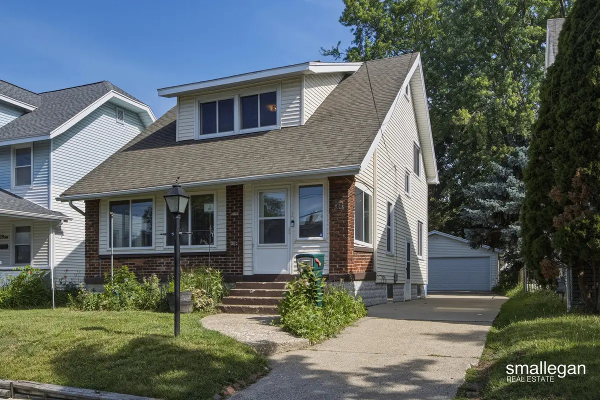 15 Burr Oak Street Nw, Grand Rapids, MI 49505 - #1