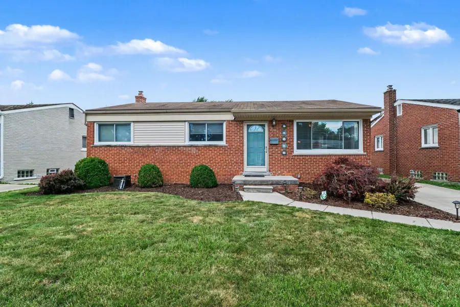32413 Greenlawn Street, Saint Clair Shores, MI 48082 - #2