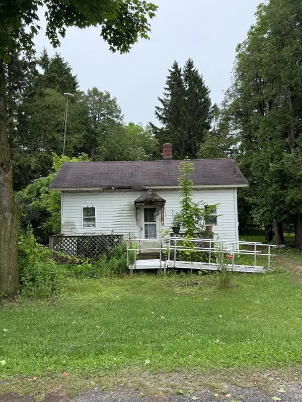 327 W Pine Street, Stanton, MI 48888