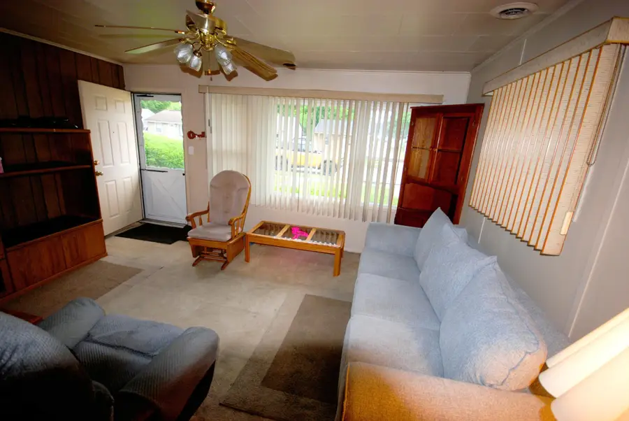 1620 E Meyers Avenue, Hazel Park, MI 48030 - #3