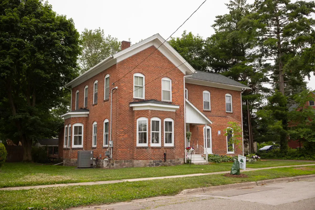 112 E Maple Street, Vicksburg, MI 49097 - #1