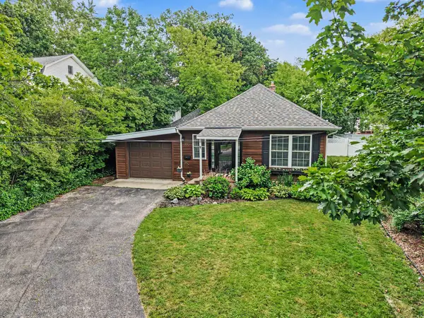 1100 Breton Road Se, East Grand Rapids, MI 49506