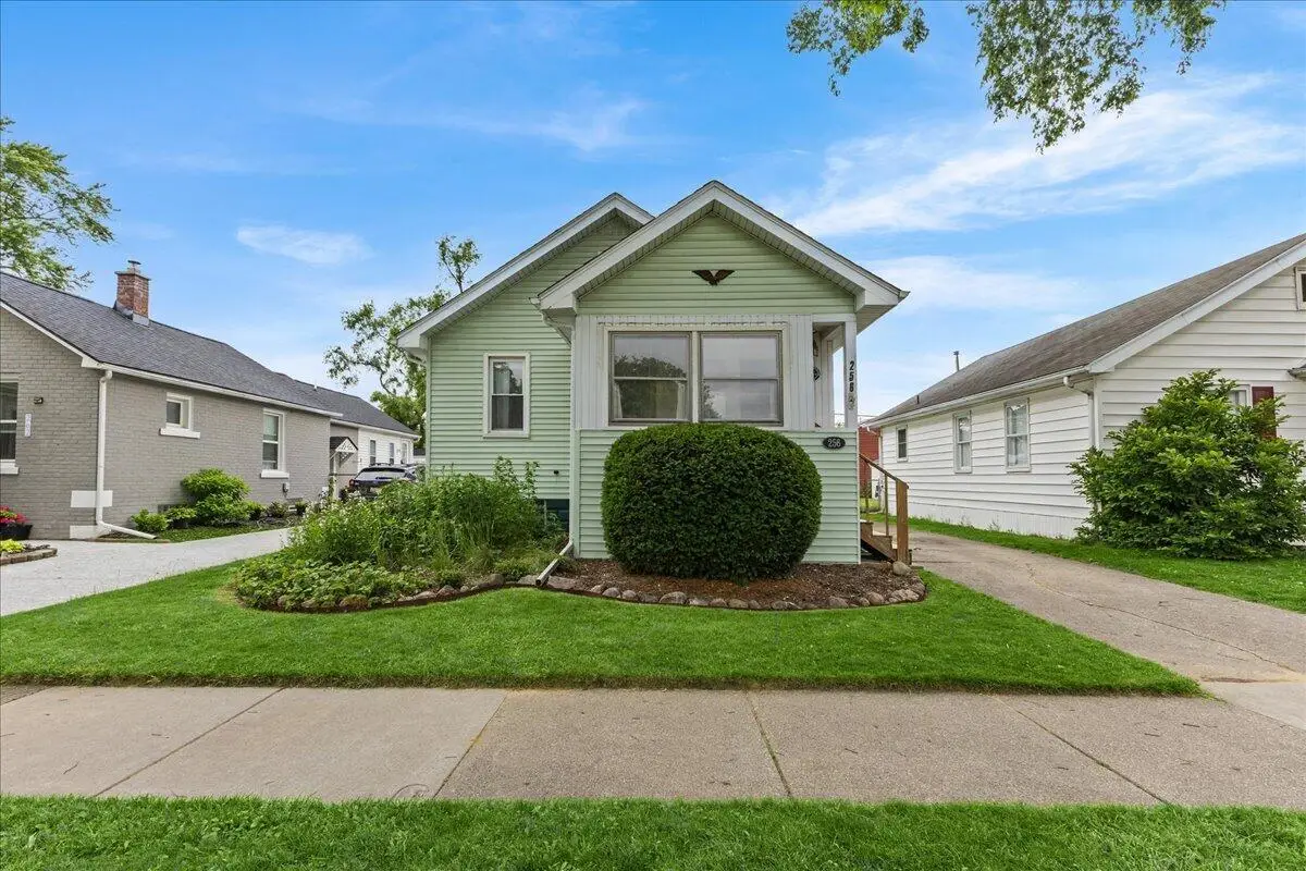 256 W Tacoma Street, Clawson, MI 48017 - #1