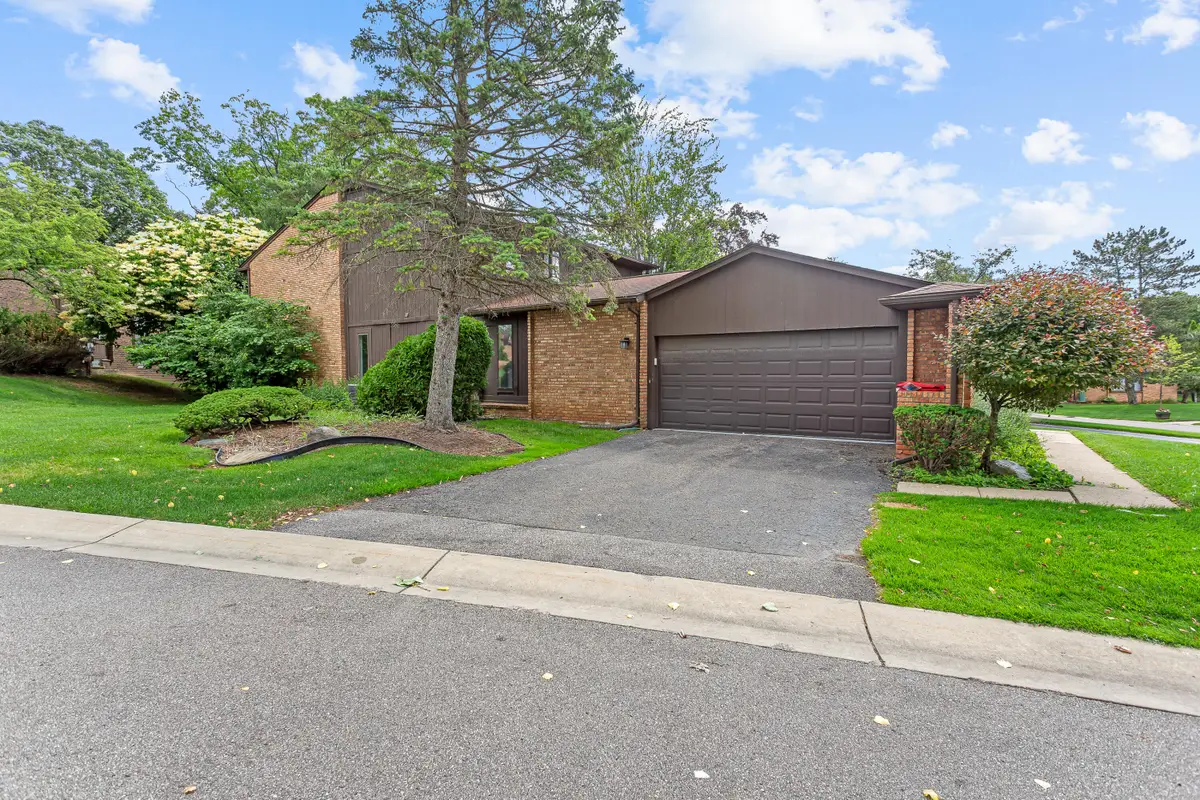 2260 Bordeaux Street, West Bloomfield, MI 48323 - #1