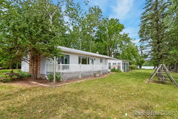 15121 Roberts Shore Drive, Constantine, MI 49042