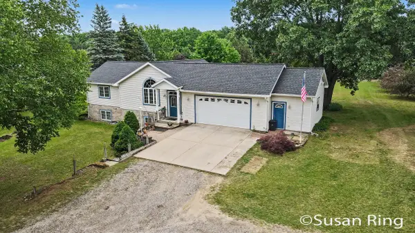 3454 Holland Lake, Sheridan, MI 48884