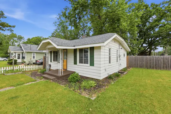 137 Holly Street Sw, Grand Rapids, MI 49548