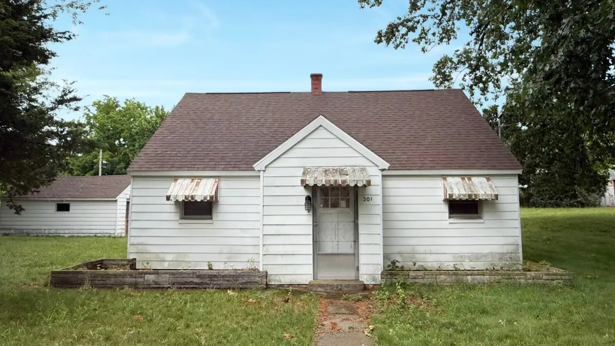 301 Mcmaster Street, Dowagiac, MI 49047 - #1