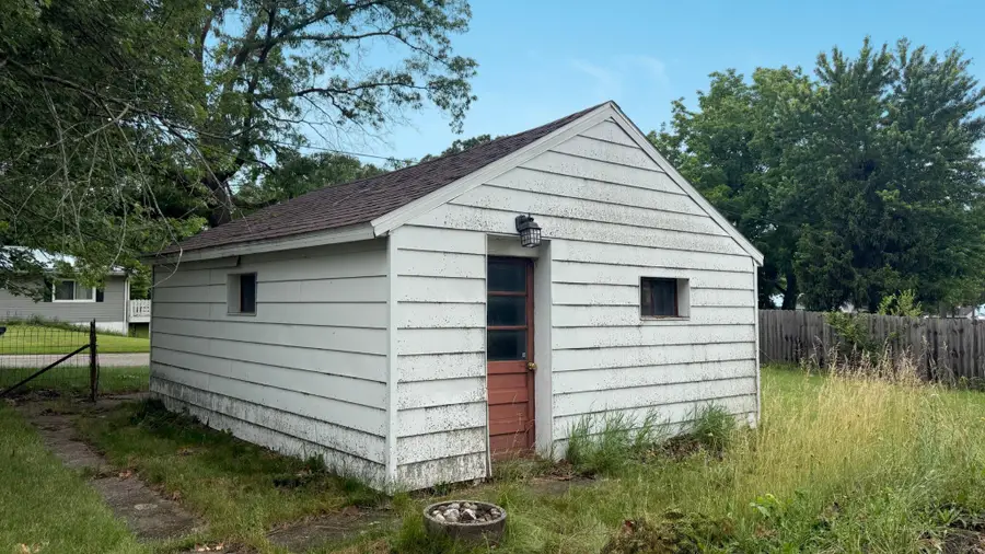 301 Mcmaster Street, Dowagiac, MI 49047 - #3