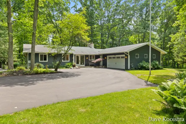 2480 Burton Woods Court Se, Grand Rapids, MI 49546
