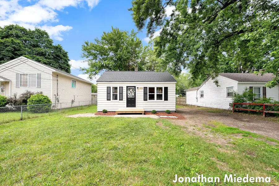 310 Majestic Street Se, Grand Rapids, MI 49548 - #2