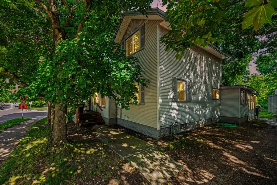 402 W Broadway Street, Three Rivers, MI 49093 - #2