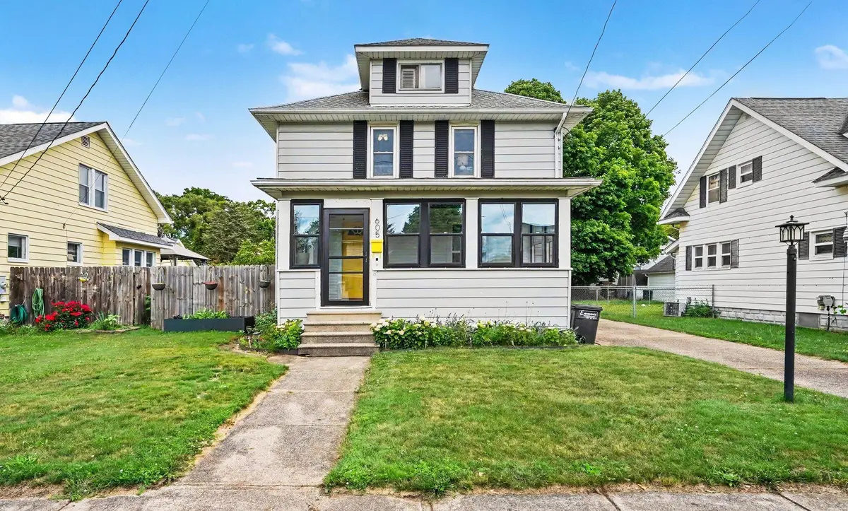 605 N Pleasant Street, Jackson, MI 49202 - #1