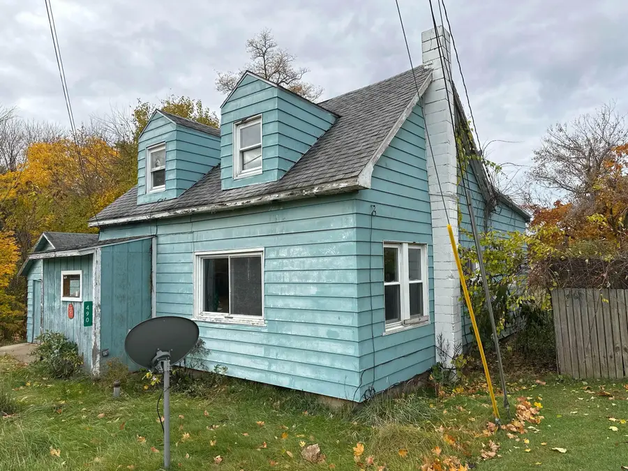 490 4th Street, Benton Harbor, MI 49022 - #3