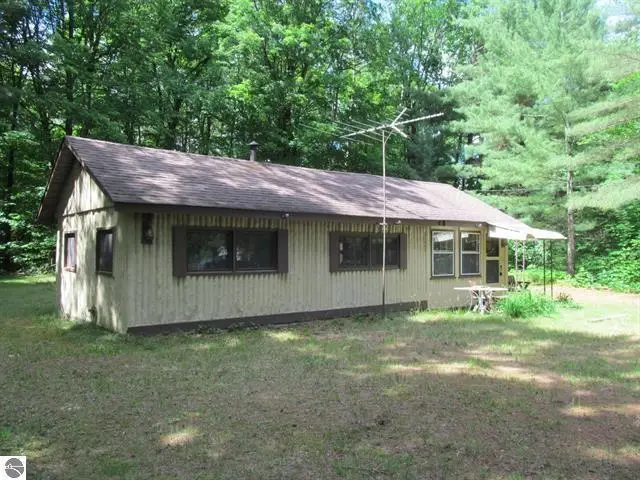 11052 N Hodenpyle Dam Road, Mesick, MI 49668 - #2