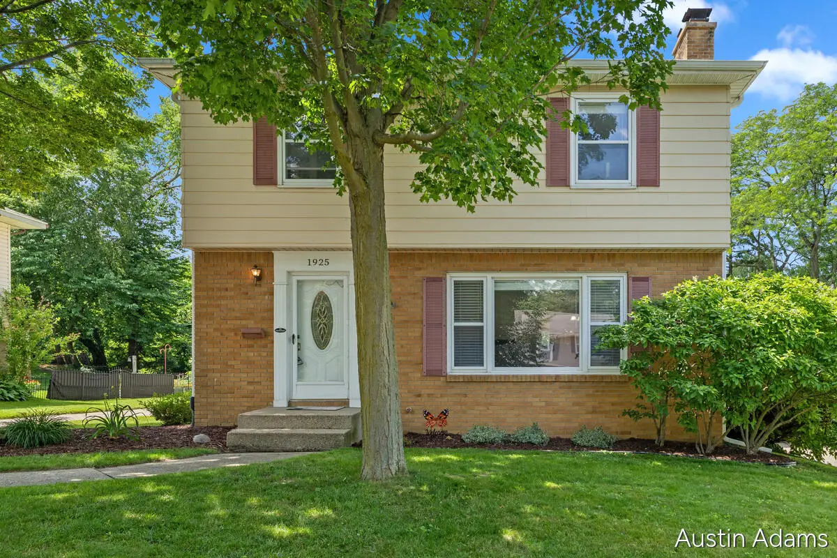 1925 Emerald Avenue Ne, Grand Rapids, MI 49505 - #1